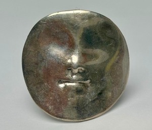 lot 33 image: Sculptural Sterling Silver Face Brooch Pendant