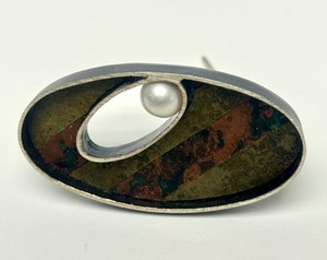 lot 34 image: Lovely Sculptural Modernist Sterling Silver Brooch wGenuine Pearl & Inset Stone