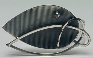 lot 36 image: Signed Sculptural Modernist Sterling Silver Brooch
