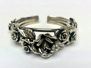 lot 37 image: Beautiful Heavy Sterling Silver Floral Cuff Bracelet