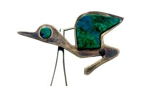 lot 39 image: Signed Vintage Peruvian Sterling Silver Bird Brooch wGreen Stone - Signed Goizueta 