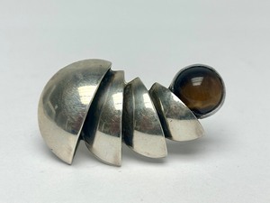 lot 40 image: Signed Sculptural Modernist Sterling Silver Brooch - Signed ORR