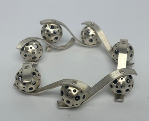 lot 55 image: Very Nice Brand New Brushed Sterling Silver & Pierced Bracelet