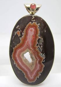 lot 42 image: Lovely Large Sterling Silver & Banded Agate Pendant wPink Gemstone