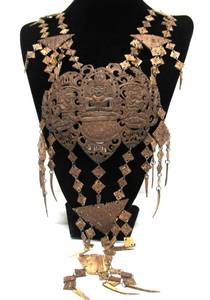 lot 88 image: Beautiful Ornate Vintage Hand Carved Wood Oriental Head or Chest Piece