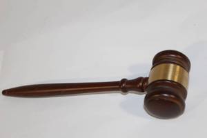 lot 17 image: Wooden Presentation Gavel with Engraved Band
