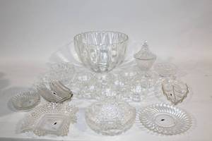 lot A-33 image: Vintage Crystal Glassware Collection