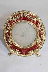 lot 77 image: Vintage Gold-Toned Round Photo Frame with Red Detailing