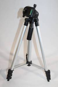 lot 92 image: Adjustable Aluminum Camera Tripod with Quick Release Plate