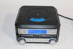 lot 101 image: Used Clock Radio CD Player with AMFM Tuner