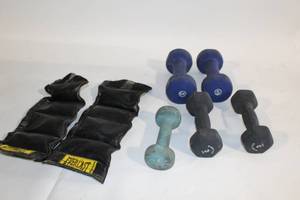 lot 114 image: Set of Dumbbells and Everlast Ankle Weights