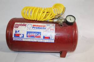 lot 122 image: Vintage Mobile Air Midwest Products Air Tank with Pressure Gauge