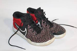 lot 144 image: Used Nike High-Top Athletic Shoes Size US 9.5