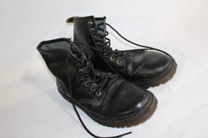 lot 145 image: Pair of Dr. Martens AW004 Black Leather Boots Size US 11