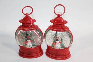 lot 146 image: Set of 2 Festive Snowman Lanterns with Holiday Scene