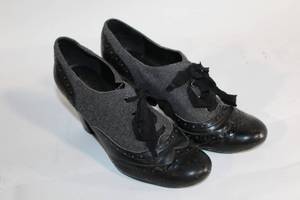 lot 168 image: Womens Size 9M Leather Upper Heeled Shoes
