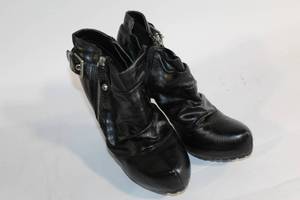 lot 171 image: Pair of Black Leather Ankle Boots with Buckle and Zipper Accents - Size 7.5M