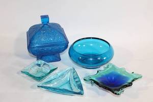 lot A-233 image: Set of 5 Blue Art Glass Bowls and Dishes
