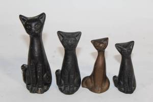 lot 241 image: Set of 4 Vintage Cast Iron Cat Figurines