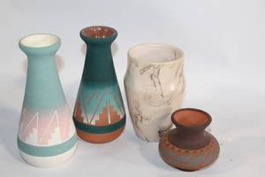 lot 256 image: Collection of 4 Southwest-Inspired Ceramic Vases
