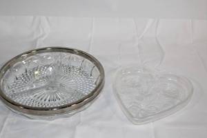 lot 270 image: Set of 2 Vintage Glass Dishes - Round and Heart Shaped