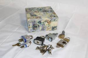 lot 271 image: Collection of 7 Padlocks and Keys with Decorative Box