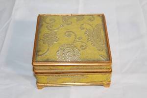 lot 281 image: Vintage Embroidered Jewelry Box with Mirror