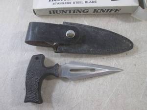 lot 12 image: (EC1) 4 Push Daggers with Sheath in...