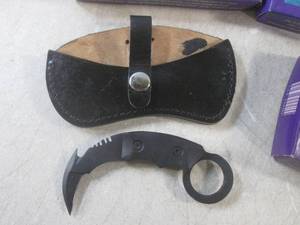 lot 14 image: (BSB) 3 Black Ninja Knives with She...