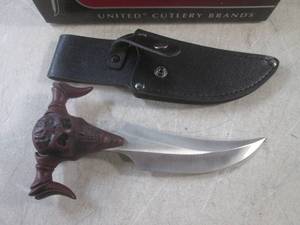 lot 20 image: (EC1) United Cutlery Skull Dagger w...