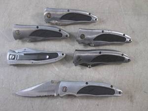 lot 23 image: (EC1) 6 Folding Knives with Belt Cl...