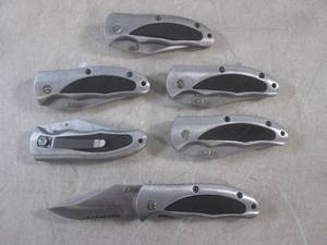 lot 24 image: (EC1) 6 Folding Knives with Belt Cl...
