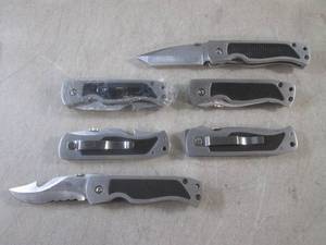 lot 26 image: (BSB) 6 Folding Knives with Belt Cl...