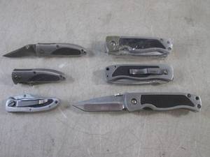 lot 28 image: (BSB) 6 Folding Knives with Belt Cl...