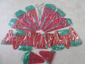 lot 32 image: (EC1) Assortment of 18 Scissors...