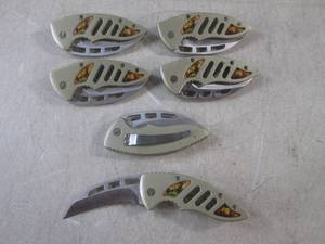 lot 45 image: (EC1) 6 Folding Knives with Belt Cl...
