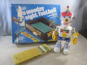 lot 104 image: (EW5) Vintage Monday Night Football...