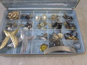 lot 122 image: (FS) Assorted Fashion Jewelry...