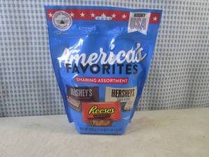 lot 206 image: (B-2) Sharing Assortment Bag of Hes...