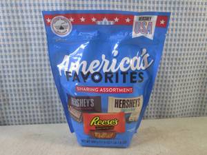 lot 207 image: (B-2) Sharing Assortment Bag of Hes...