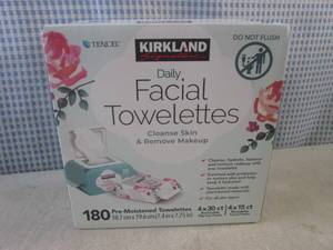lot 249 image: (CS) Box of 180 Facial Towelettes...