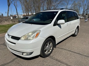 lot 13 image: 2005 TOYOTA SIENNA XLE 7 PASSENGER w No Accidents