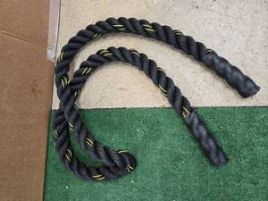 lot 9 image: Lot of 90ft Long Battle Rope