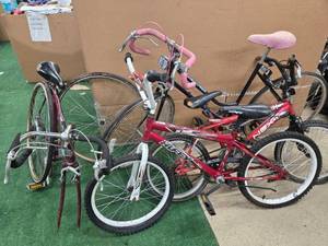 lot 13 image: Lot of 4 bikes (Some need repairs)