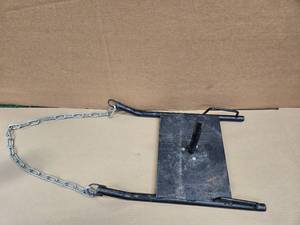 lot 16 image: Sled, black color (Used)