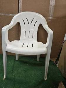 lot 29 image: Lot of 300LB Capacity In and outdoor White Plastic Chair (Used)
