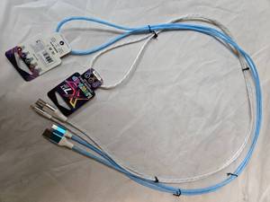 lot 212 image: 7ft Extra Long Light-Up Samsung Charging Cable (New)