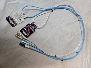 lot 213 image: 7ft Extra Long Light-Up Samsung Charging Cable (New)