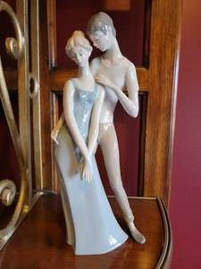 lot 401 image: Scheidil Grfenthal Figurine  Loving Couple