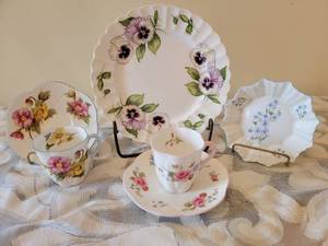 lot 354 image: English Shelley Demitasse Cup and Saucer Collection